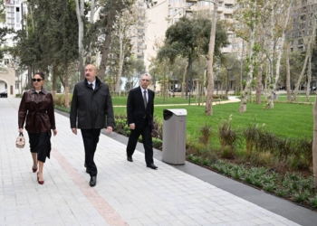 İlham Əliyev və birinci xanım Mehriban Əliyeva Bakının Nərimanov rayonunda salınan yeni parkın açılışında iştirak ediblər