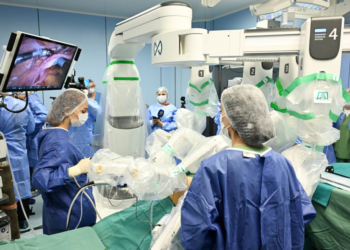 Azərbaycan və Çin həkimləri tarixi əməliyyat keçiriblər