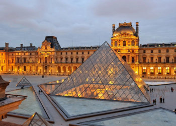 Luvrdan oğurlanmış bəzi qızıl-zinət əşyaları tapılıb