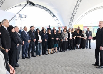 İlham Əliyev Zəngilanın Məmmədbəyli və Ağalı kəndlərinin sakinlərinə mənzillərin açarlarını təqdim edib