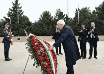İtaliya Prezidenti Bakıda şəhidlərin xatirəsini anıb