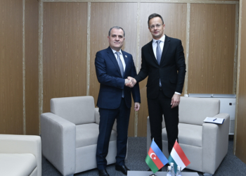 Nazir Ceyhun Bayramov Macarıstanın xarici işlər və ticarət naziri Piter Siyarto ilə görüşüb