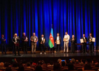 Milli Teatrda “Zəfər mükafatı” təqdim olunub