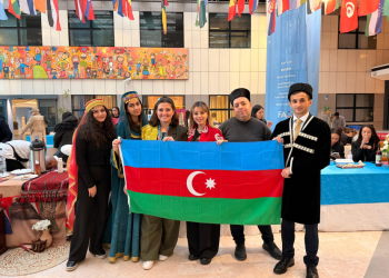 Azərbaycan Romadakı xeyriyyə bazarında təmsil olunub