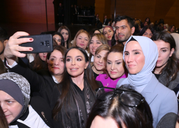 Leyla Əliyeva Ərdoğanın qızı ilə bir arada