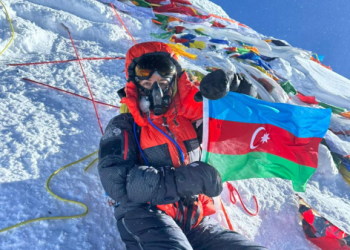Azərbaycanlı alpinist Everest və Lhotseda