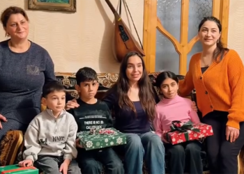 Leyla Əliyeva qonaq getdiyi evdə saz havası dinlədi