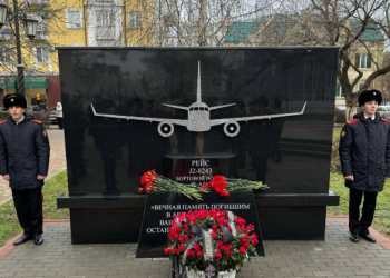 Qroznıda AZAL-ın təyyarə qəzası qurbanlarının xatirə lövhəsi açılıb