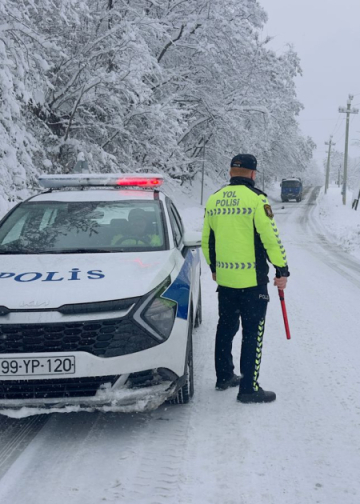 Qarlı hava ilə əlaqədar yollarda təhlükəsizlik tədbirləri gücləndirilib