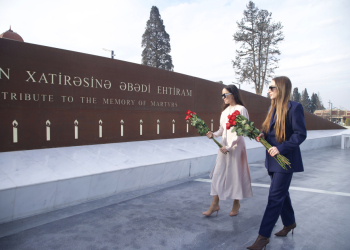 Leyla Əliyeva və Alena Əliyeva Gəncə Memorial Kompleksini və Milli Qəhrəman Natiq Qasımovun ailəsini ziyarət ediblər