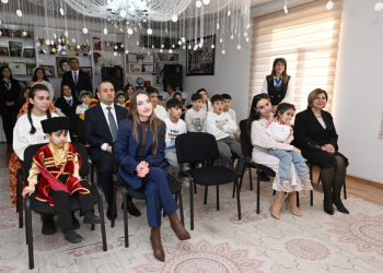 Leyla Əliyeva və Alena Əliyeva Gəncədə uşaq evində olublar