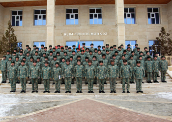 ƏÜO-da “Müddətdən artıq həqiqi hərbi xidmət hərbi qulluqçularının hazırlığı kursu”nun buraxılış mərasimi keçirilib