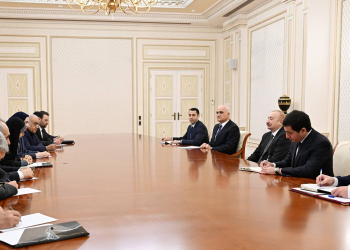 İlham Əliyev İranın yol və şəhərsalma nazirinin başçılıq etdiyi nümayəndə heyətini qəbul edib