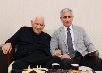 Anar Ələkbərov Xalq şairi Nəriman Həsənzadəni evində ziyarət edib