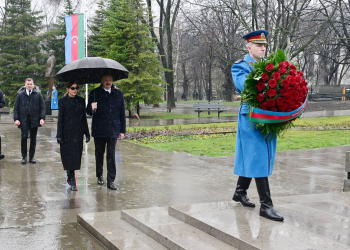 İlham Əliyev Belqradda Ümummilli Lider Heydər Əliyevin və görkəmli serb yazıçısı Milorad Paviçin abidələrini ziyarət edib