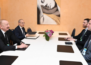 İlham Əliyev Münxendə “The Goldman Sachs Group Inc.” şirkətinin qlobal məsələlər üzrə prezidenti ilə görüşüb